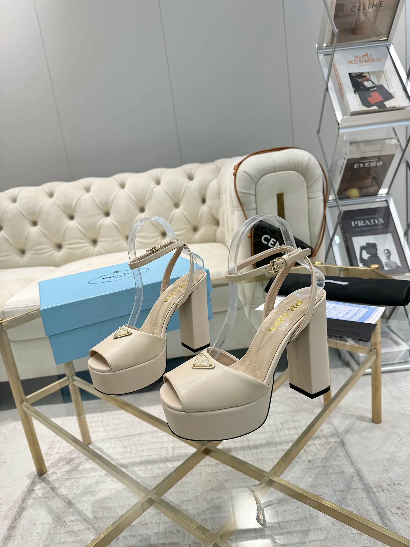 👟👟Ex-factory price 600👟👟 (imitation leather bottom-20) New arrival 👉Ready stock👈Remove the original board and make a 1:1 replica‼ ️The highest version ✅ Prada's early spring catwalk hot style 😘The latest spring style Thick heel square toe water platform series (genuine leather outsole) (simulated leather sole) A must-have for goddesses The upper and the feet are super beautiful 👉The upper is made of imported original calfskin, soft and textured, lining + foot pads, imported sheepskin lining, breathable and comfortable, private model water platform, heel, water platform 4M, heel height 13M Code number 35M-39M (34 40 41 42 customized, non-refundable and non-exchangeable)